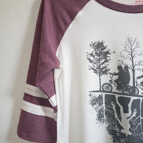 Netflix Stranger Things Crew neck Shirt - Picture 3 of 11